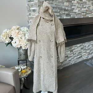 Women’s Long Trench coat. Made in Germany. Pure Wool. Size Large ( US 10-12)